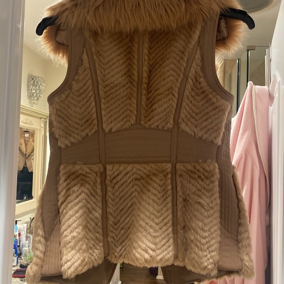 Vest - Picture 2 of 3